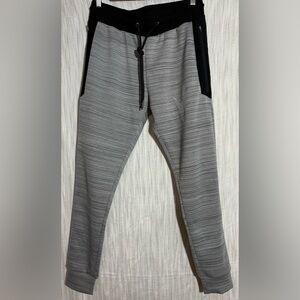 Maverick by Logan Paul Gray Striped Men's Jogger L